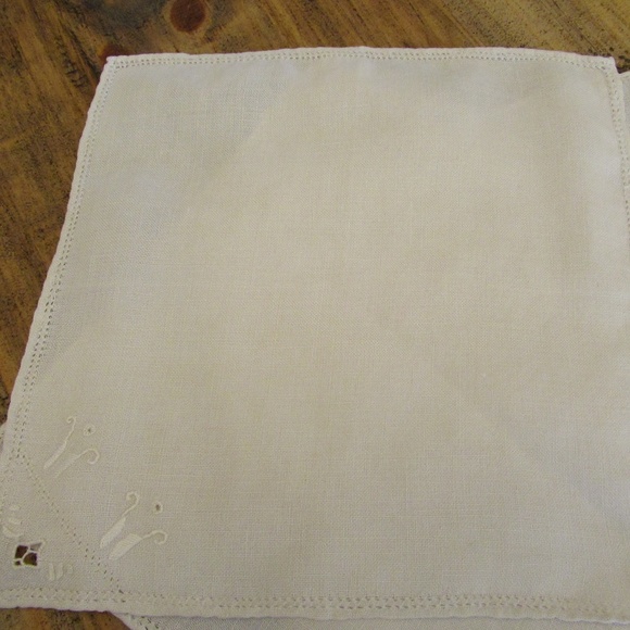 Cream Embroidery cutout doily - Picture 3 of 7